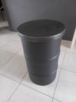 Tabouret bar bidon recyclé gris argenté plateau bois noir